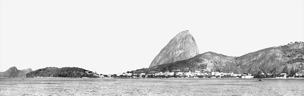 Panorama histórico da entrada da Baía de Guanabara com os morros Cara de Cão, da Urca e do Pão de Açúcar.